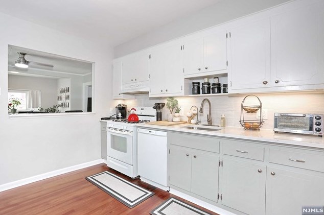 89 Harcourt Ave, Bergenfield NJ  07621-1952 exterior