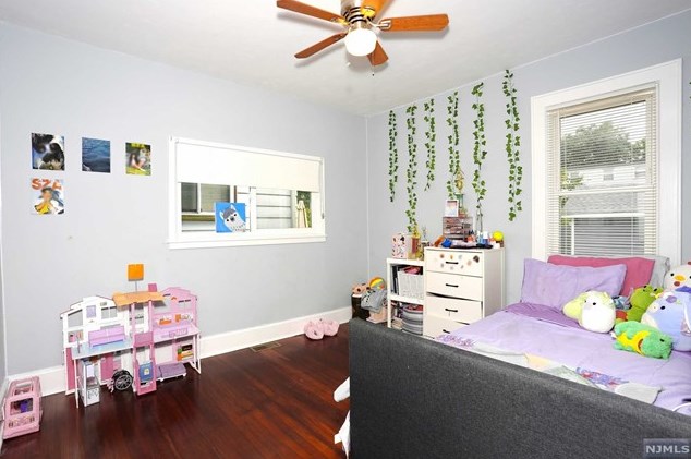 89 Harcourt Ave, Bergenfield NJ  07621-1952 exterior