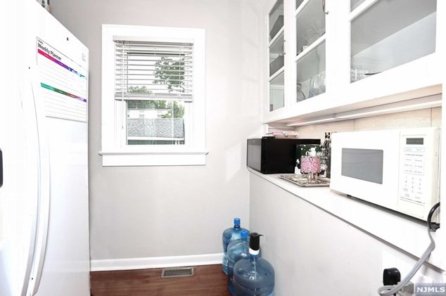 89 Harcourt Ave, Bergenfield NJ  07621-1952 exterior