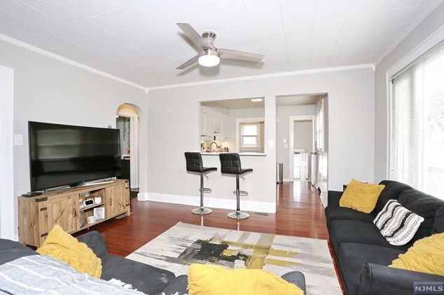 89 Harcourt Ave, Bergenfield NJ  07621-1952 exterior