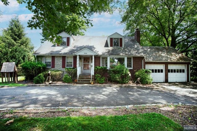 592 Piermont Rd, Demarest, NJ 07627-1115