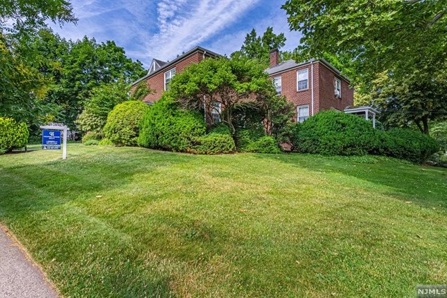 544 Broad Ave #2, Leonia, NJ 07605