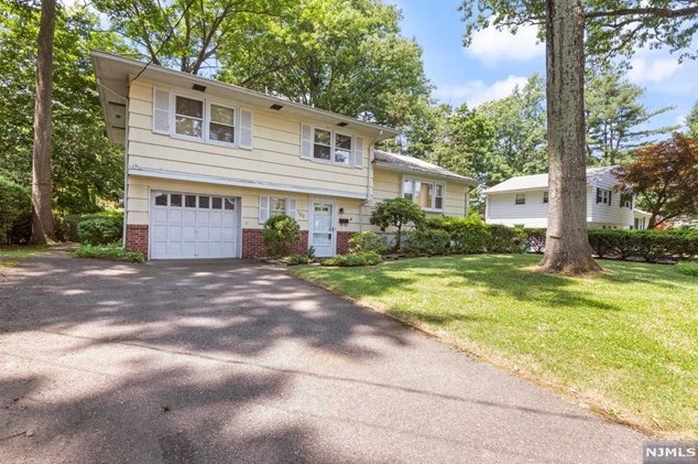 183 Riverdale St, Hillsdale, NJ 07642