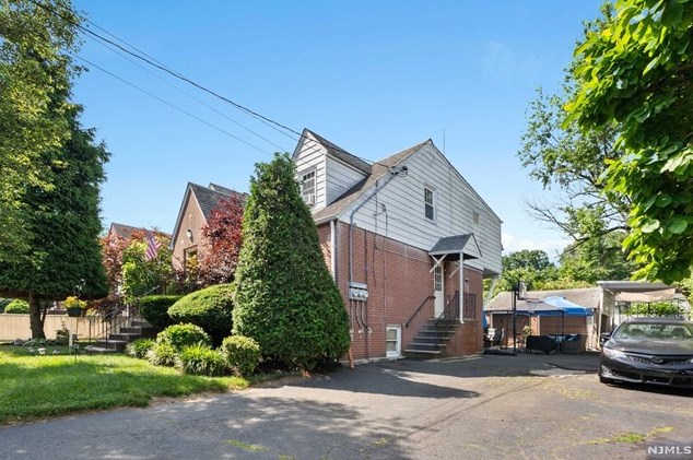 138 Central Ave, Lodi, NJ 07644