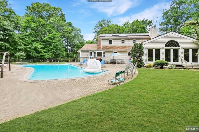 64 Urban Club Rd, Wayne, NJ 07470