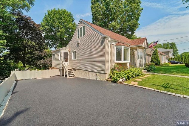 379 Congress St, N Milford, NJ 07646