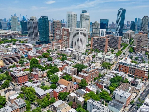 247 Montgomery St, Jersey City NJ  07302-4035 exterior