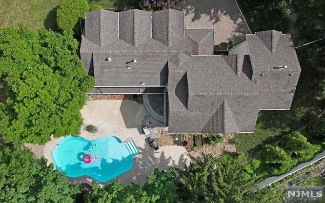 550 Duke Ct, N Milford, NJ 07646