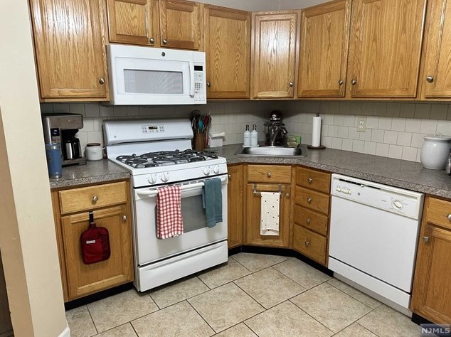 2039 Charles Ct, Mahwah, NJ 07430