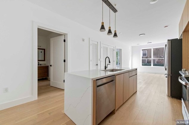 649 38th St #206, Union City, NJ 07087