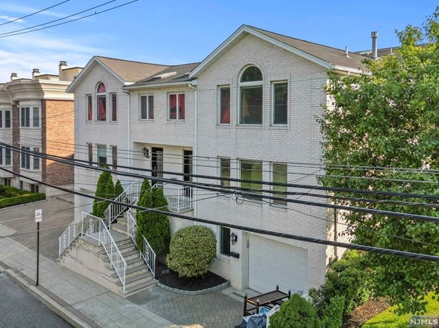 481 West St, West Fort Lee, NJ 07024