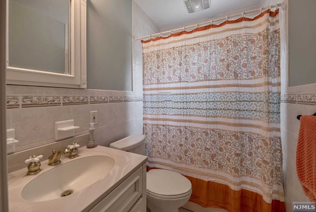 55 Chestnut St, Dumont NJ  07628-3214 exterior