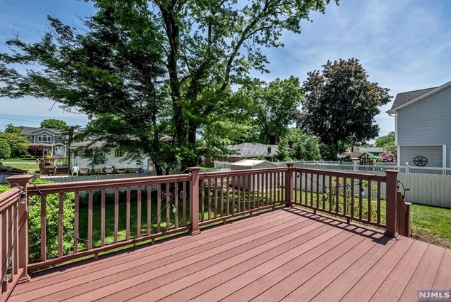 55 Chestnut St, Dumont NJ  07628-3214 exterior