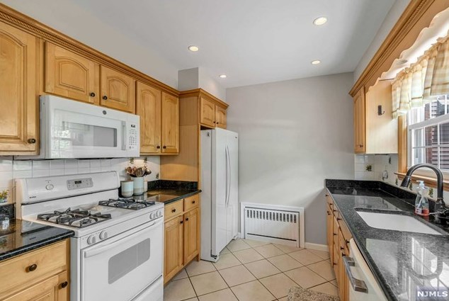 55 Chestnut St, Dumont NJ  07628-3214 exterior
