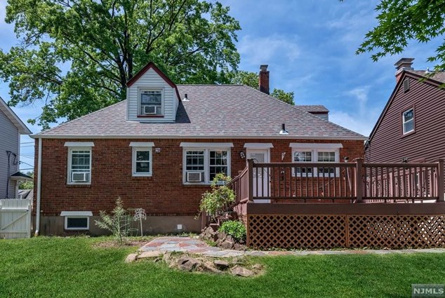 55 Chestnut St, Dumont NJ  07628-3214 exterior