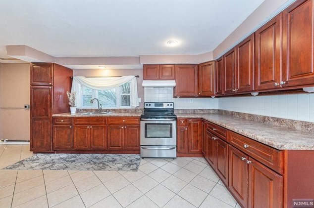 109 Division Ave, Outwater, NJ 07026-3657