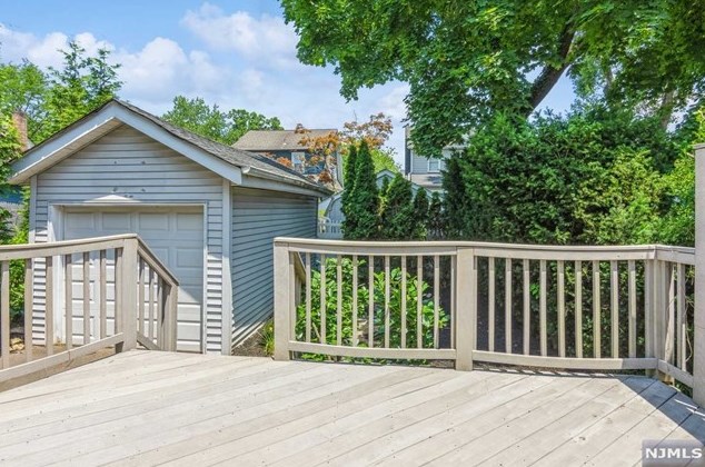 27 Oakdale Ave, Millburn NJ  07041-1912 exterior