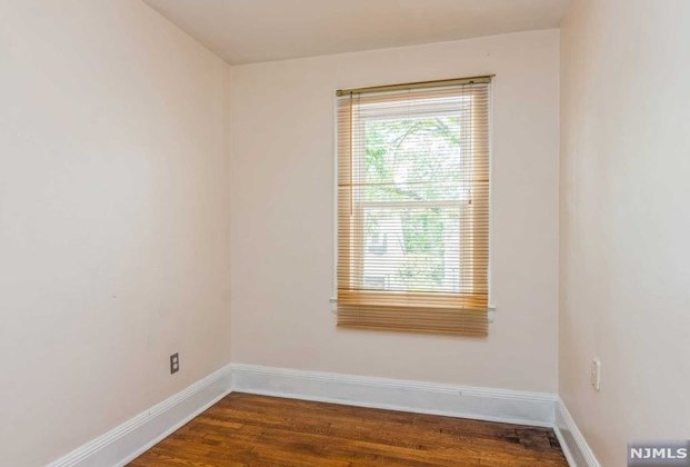 27 Oakdale Ave, Millburn NJ  07041-1912 exterior