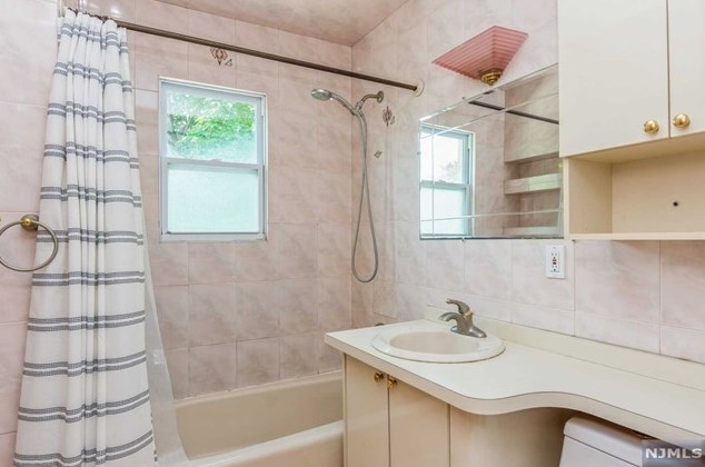 27 Oakdale Ave, Millburn NJ  07041-1912 exterior