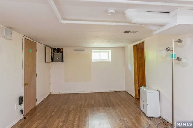 27 Oakdale Ave, Millburn NJ  07041-1912 exterior