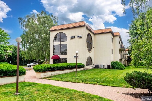 2 Ann St #n305, Clifton, NJ 07013