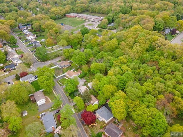 44 Monhegan Ave, Oakland, NJ 07436