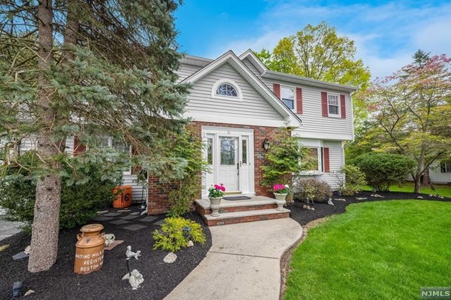 16 Leoson Pkwy, Westwood, NJ 07675