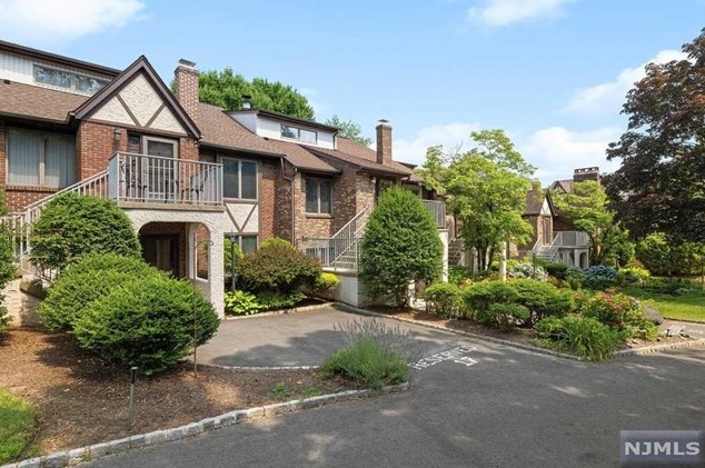 900 Valley Road F7, Clifton, NJ 07013