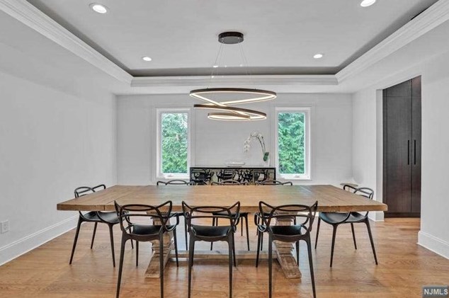 15 Wight Pl, Tenafly, NJ 07670