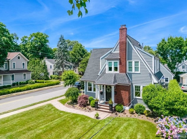 162 Pleasant Ave, Ridgewood, NJ 07450-3525