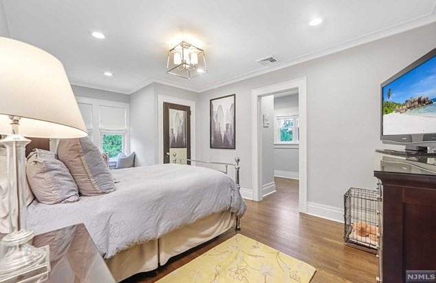 162 Pleasant Ave, Ridgewood NJ  07450-3525 exterior