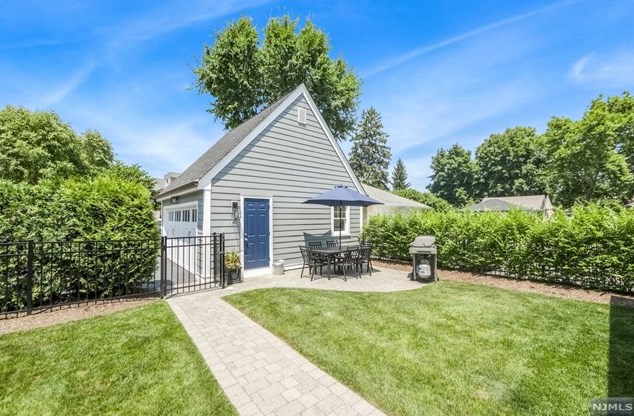 162 Pleasant Ave, Ridgewood NJ  07450-3525 exterior