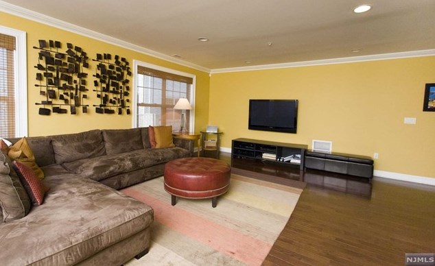 1625 Paterson Plank Rd, Secaucus NJ  07094-4076 exterior