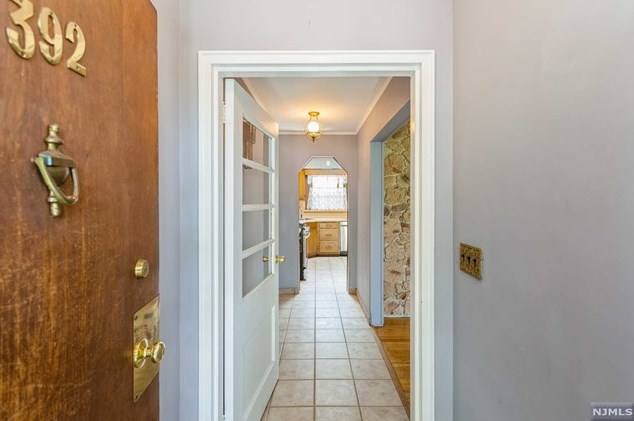 392 Roslyn Ave, N Milford, NJ 07646