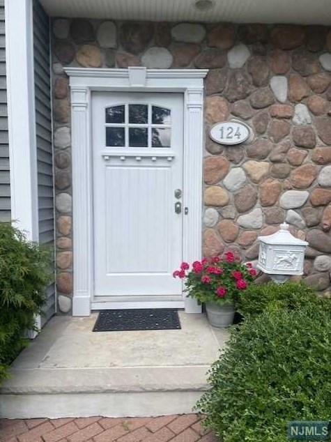 124 Sheldon St, Wyckoff, NJ 07481