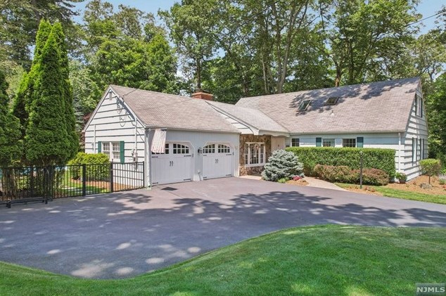 11 Cheyenne Ct, Oakland, NJ 07436