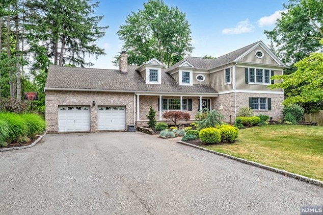 356 N Farview Ave, Paramus, NJ 07652