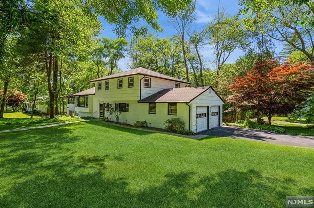 11 Maple Ave, Demarest, NJ 07627