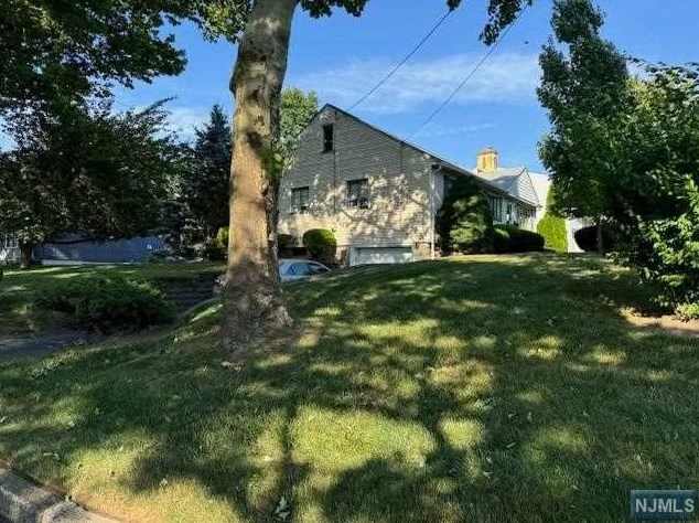 121 Circle Dr, Paramus, NJ 07652