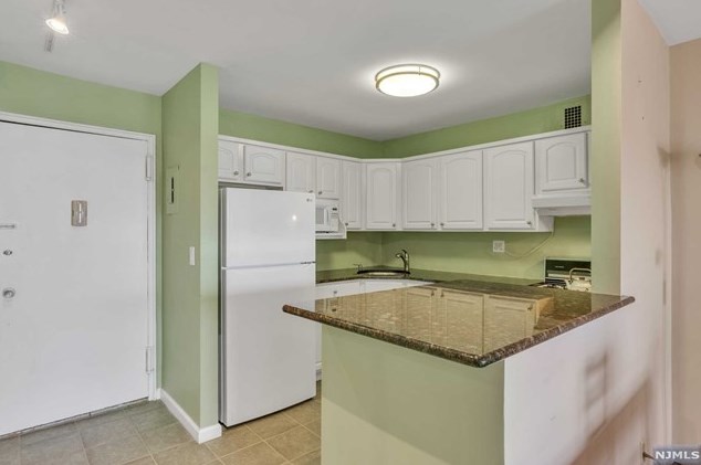 2100 Linwood Ave #5p, West Fort Lee, NJ 07024