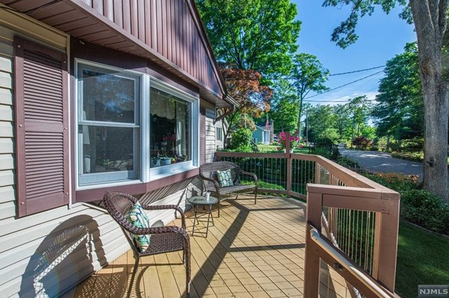33 Lake Shore Rd, Hardyston, NJ 07460-1214
