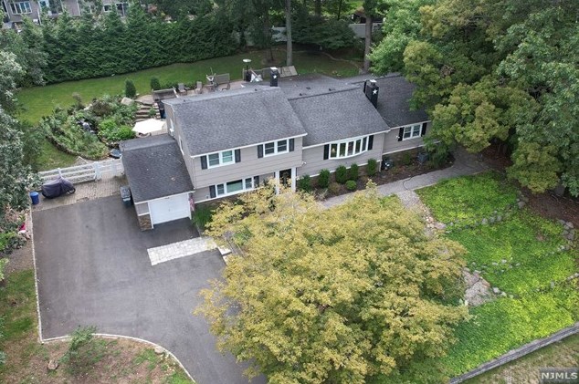72 Cherokee Trail, Oakland, NJ 07436