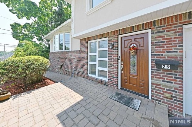 29 Ackerman Ave, Emerson, NJ 07630
