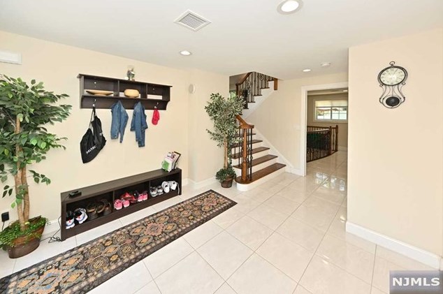 29 Ackerman Ave, Emerson NJ  07630-1803 exterior