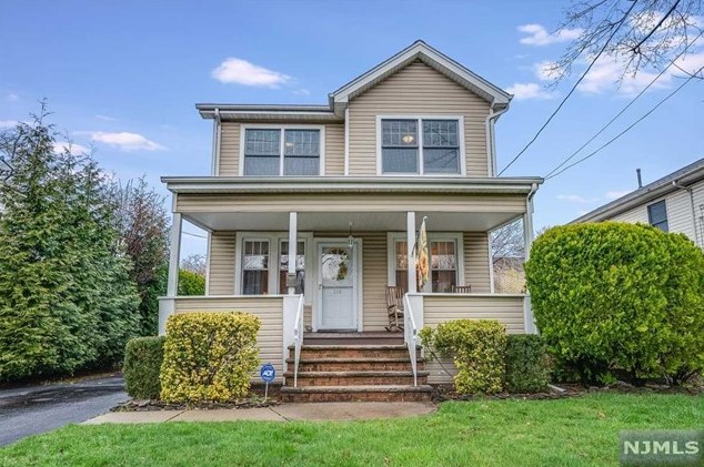 310 Midland Ave, River Edge, NJ 07661