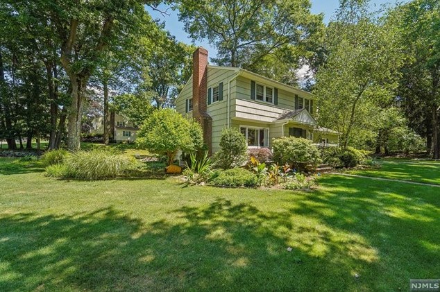 21 Dale Ave, Wyckoff, NJ 07481