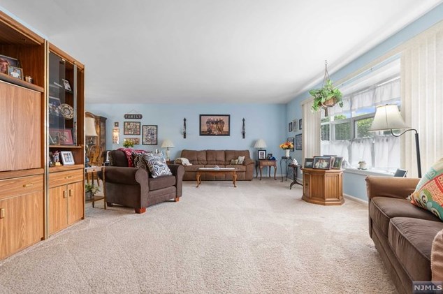 66 Main Ave, Elmwood Park, NJ 07407