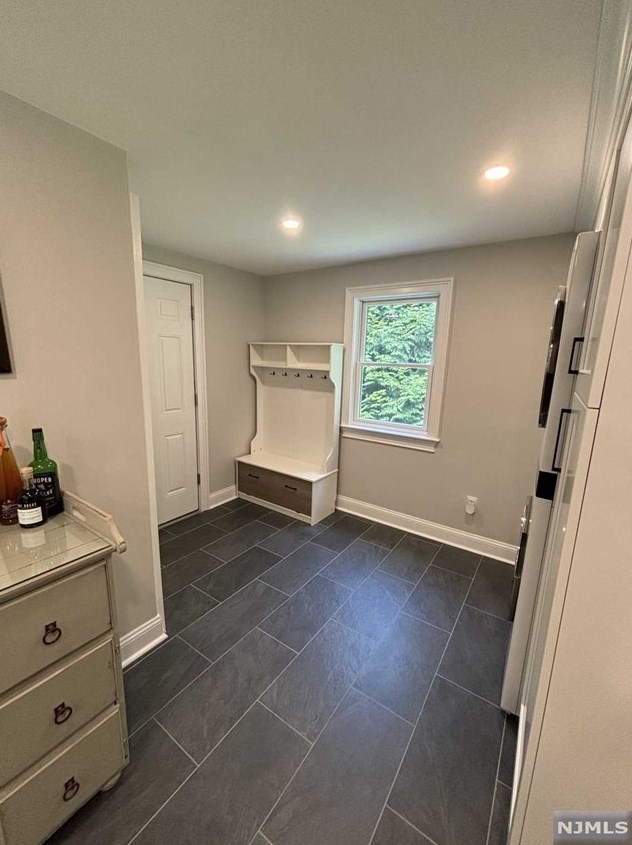 15 Brearly Cres, Waldwick, NJ 07463