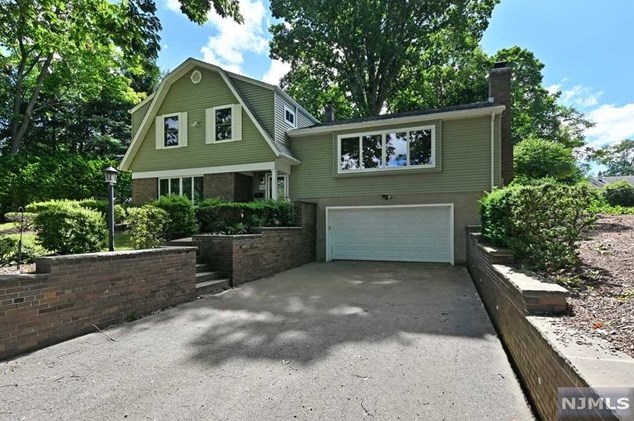 722 Chimes Rd, Paramus, NJ 07652