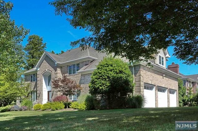 601 Peterson Farm Ct, Westwood, NJ 07675